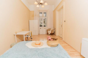 nice 5-room apartment in the heart of the city center near the synagogue